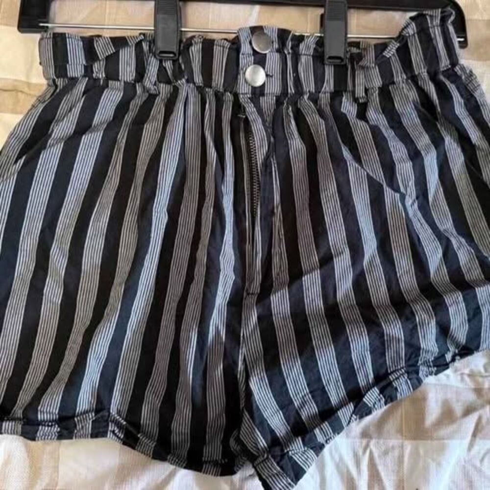 Size Medium Women's Forever 21 Black and White Striped Double Button Shorts